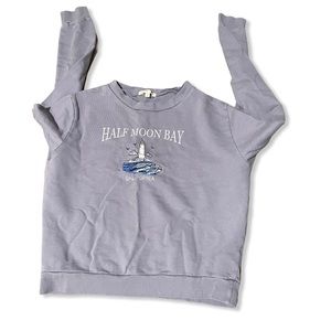 super cute cropped crewneck!